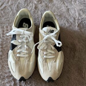 New Balance 327 Womens Cream and Black Sneakers